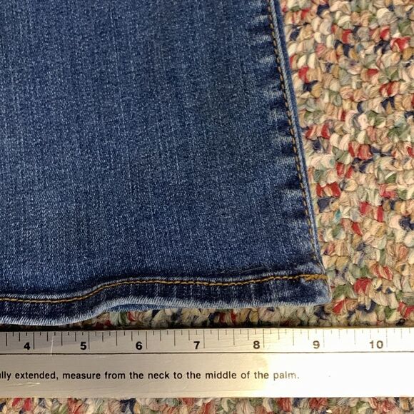 Kut from the Kloth Blue Medium Wash Mid-Rise Baby Bootcut Jeans Size 8 Short - Picture 14 of 14